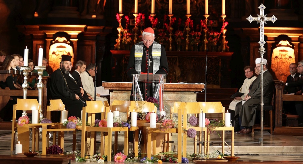 Gedenkgottesdienst nach dem Grazer Amoklauf im Wiener Stephansdom / Erzdiözese Wien / Schönlaub Wien: 'Lichter der Hoffnung' bei Gedenkgottesdienst im Stephansdom