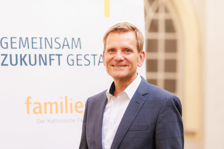 Familienverband zum Regierungsprogramm: Positiv - unter Vorbehalt