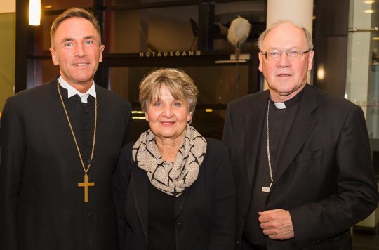 Feierten den Abschluss des Reformationsgedenkjahres in Villach: Bischof Schwarz mit Superintendent Manfred Sauer und Superintendentialkuratorin Helli Thelesklav / © Foto: Helmuth Weichselbraun