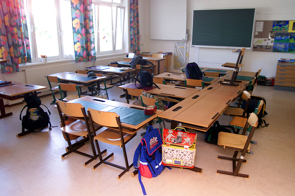 Schule,Schulwesen,Bildung,Ausbildung,Lernen,Unterricht,Kameradschaft,Volksschuls,Grundschule,Schulklasse,Ferien.Copyright (2000) by BilderBox- Erwin Wodicka; A-4062 Thening; www.bilderbox.com, Tel:+43 (0) 676 / 5103678; 