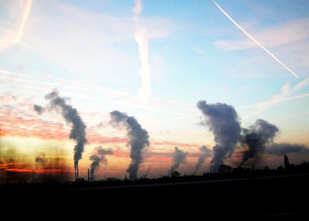 Smog [ (c) www.BilderBox.com,Erwin Wodicka,Siedlerzeile 3,A4062 Thening,Tel.+43 676 5103 678. Verwendung nur gegen HONORAR, BELEG, URHEBERVERMERK und den AGBs auf bilderbox.com ] in an am um im einer beim and einem mit / Flugzeug Flugreise Flug Fl?ge