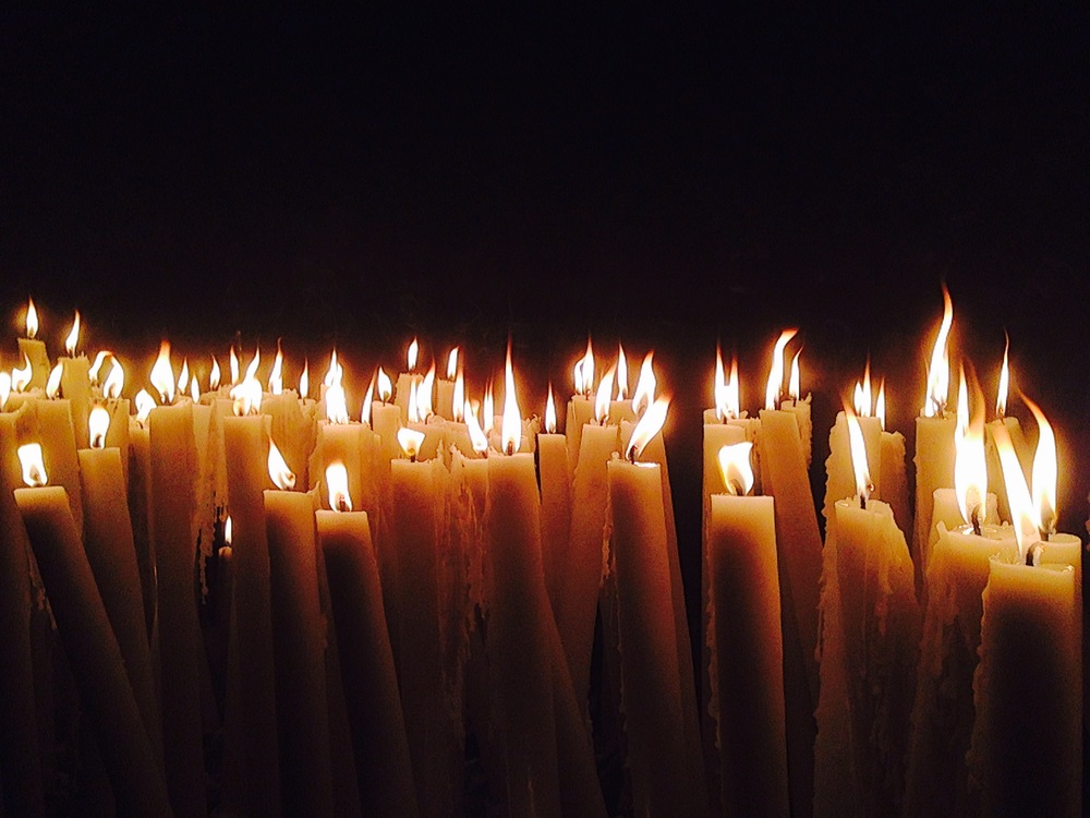Kerzen in Lourdes / Paul Wuthe / Kathpress Amoklauf: Entsetzen und Betroffenheit in Evangelischer Kirche
