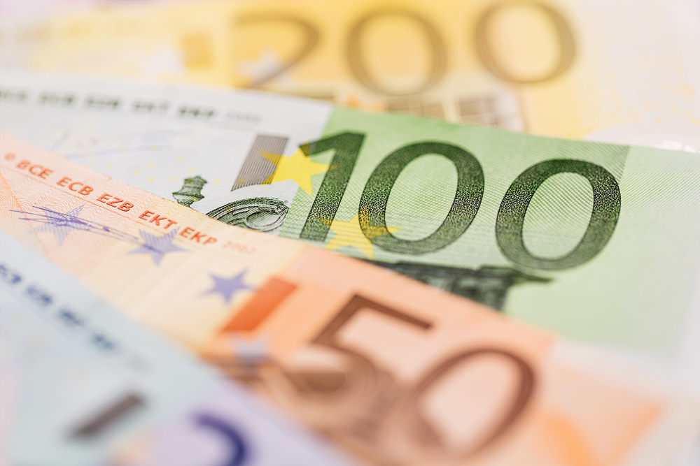 Viele verschiedene Euro-Geldscheine / Erwin Wodicka - wodicka@aon.at Viele verschiedene Euro Geldscheine. Symbolfoto f?r Reichtum und Geldanlage.
