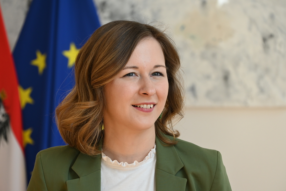 Bundesministerin Claudia Plakolm / Kathpress/Paul Wuthe Plakolm in Paris: Klares Bekenntnis gegen Antisemitismus