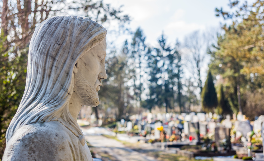 Statue von Jesus auf einem Friedhof / Erwin Wodicka - wodicka@aon.at Die Statue von Jesus Christus auf einem Friedhof in Linz, Österreich