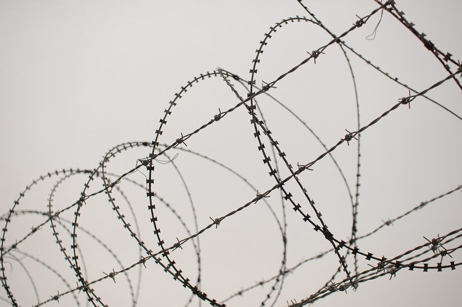 Stacheldraht / pixabay / gemeinfrei Menschenrechtsdebatte: Sozialethiker sieht populistisches Kalkül