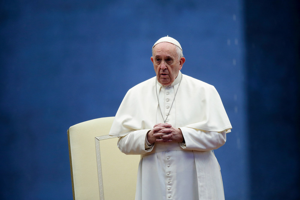 Papst Franziskus betet um Ende der Corona-Pandemie / Copyright 2020, KNA GmbH, www.kna.de, All Rights Reserved, Evandro Inetti Papst Franziskus betet um das Ende der Corona-Pandemie am 27. März 2020 vor dem Petersdom im Vatikan.